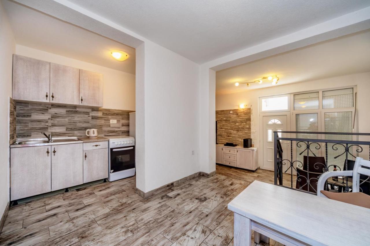 Apartmani Lira Сутоморе Екстер'єр фото