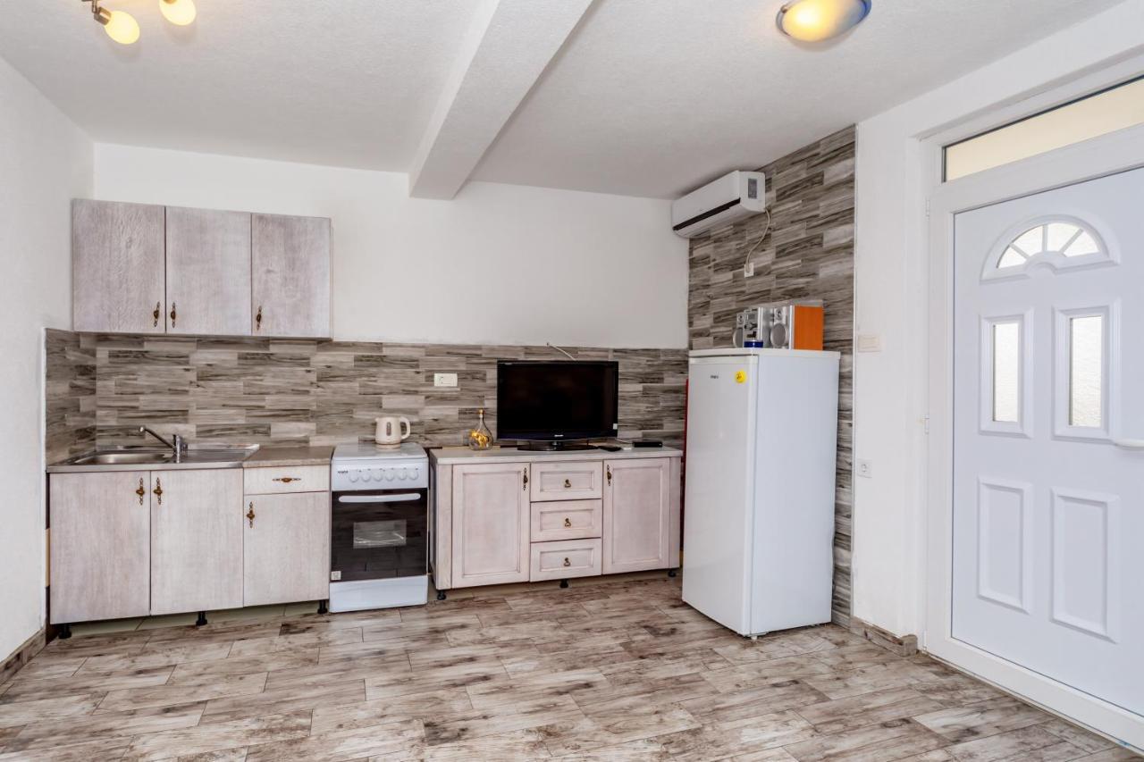 Apartmani Lira Сутоморе Екстер'єр фото